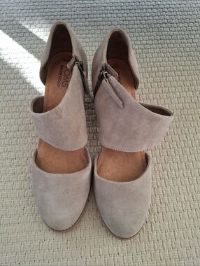 TOMS Milan Dune Suede Closed Toe Heel - Size 10 NWT